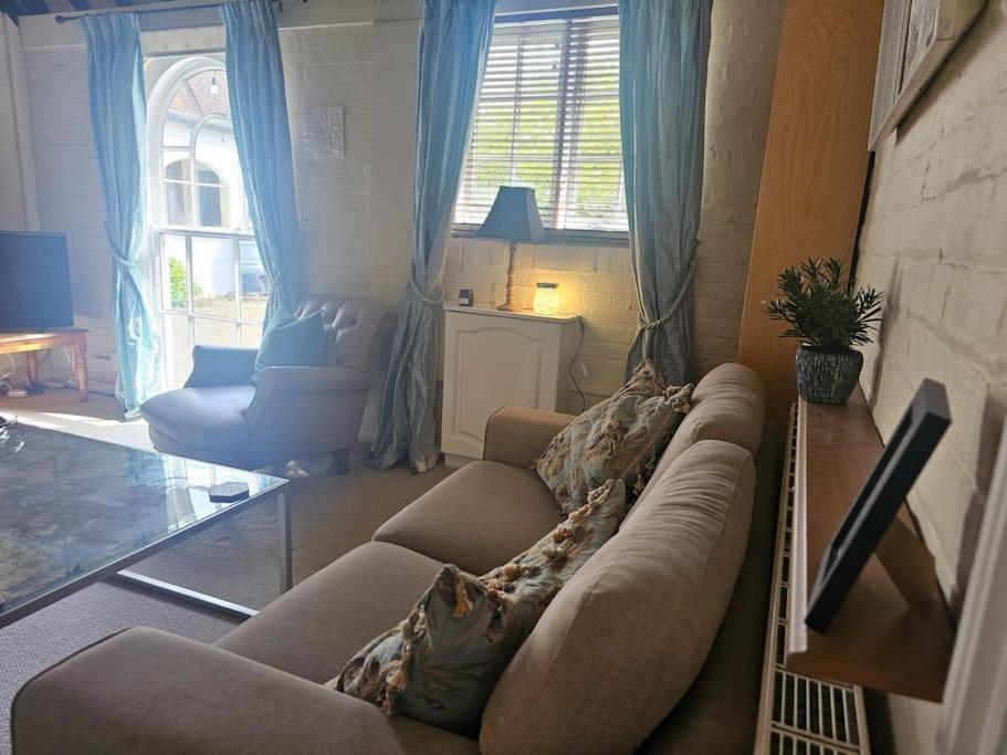 English Farmhouse Cottage Guildford Bagian luar foto