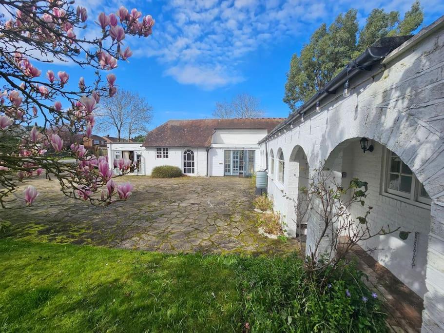 English Farmhouse Cottage Guildford Bagian luar foto
