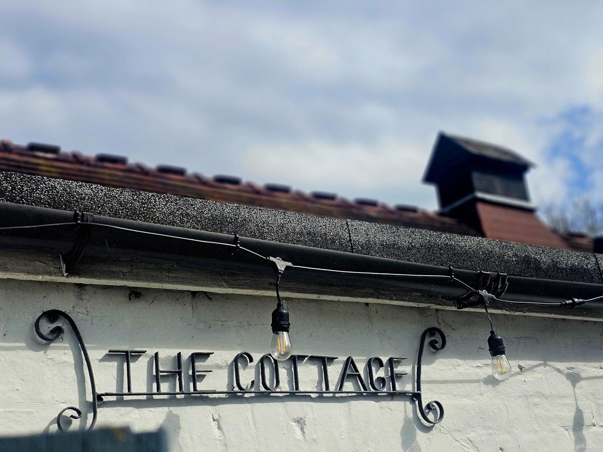 English Farmhouse Cottage Guildford Bagian luar foto
