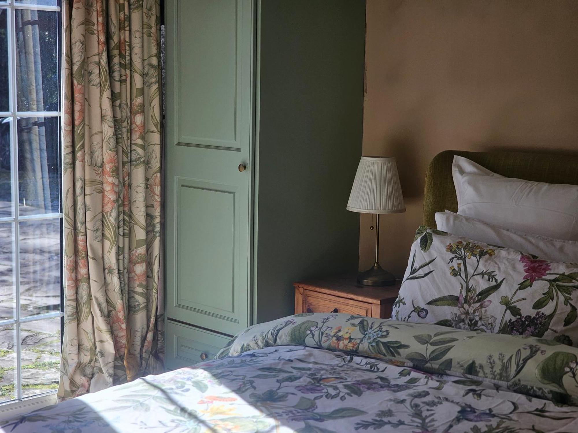 English Farmhouse Cottage Guildford Bagian luar foto