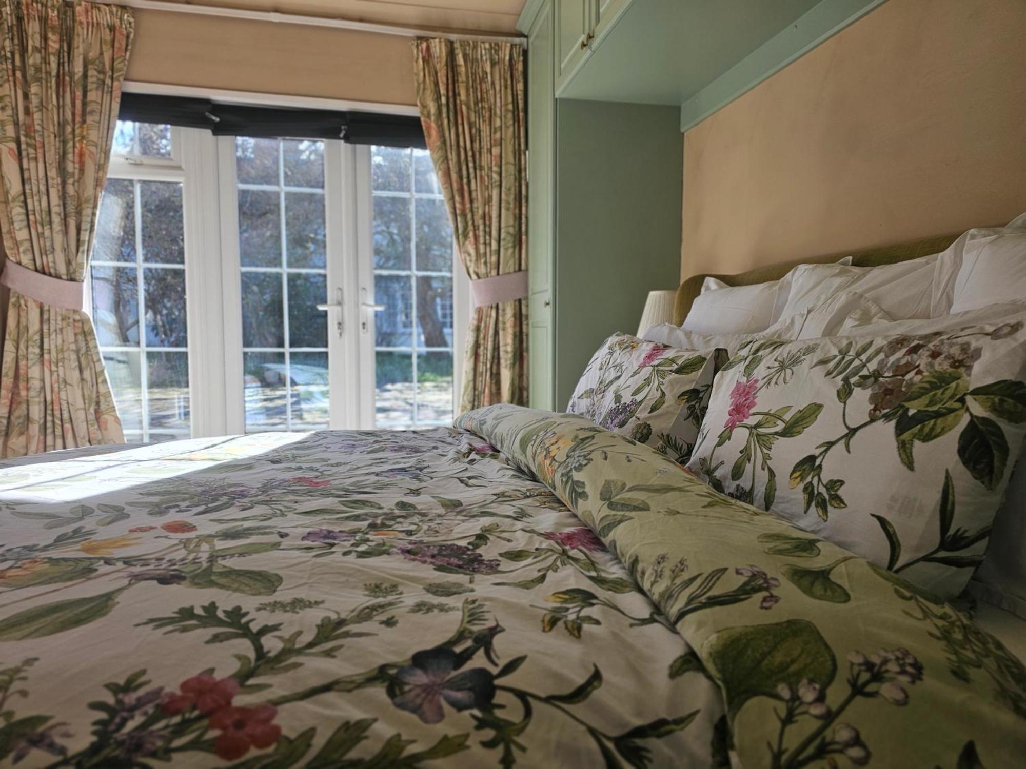 English Farmhouse Cottage Guildford Bagian luar foto